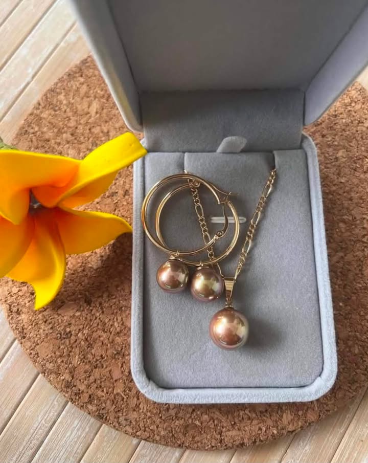 Tifitifi pearl necklace and hoop set (3cm) (Champagne brown)