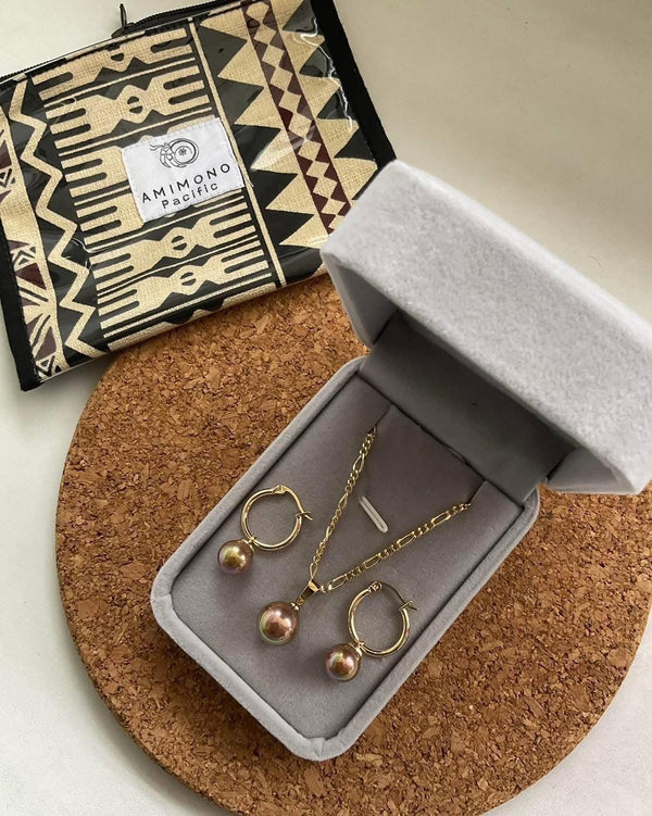 Tifitifi pearl necklace and hoop set (1.5cm) (Champagne brown)