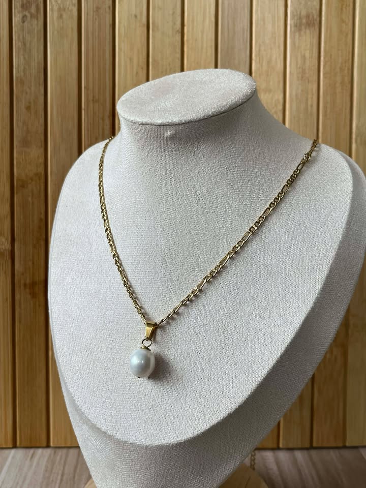 Elenor Pearl Pendant Necklace